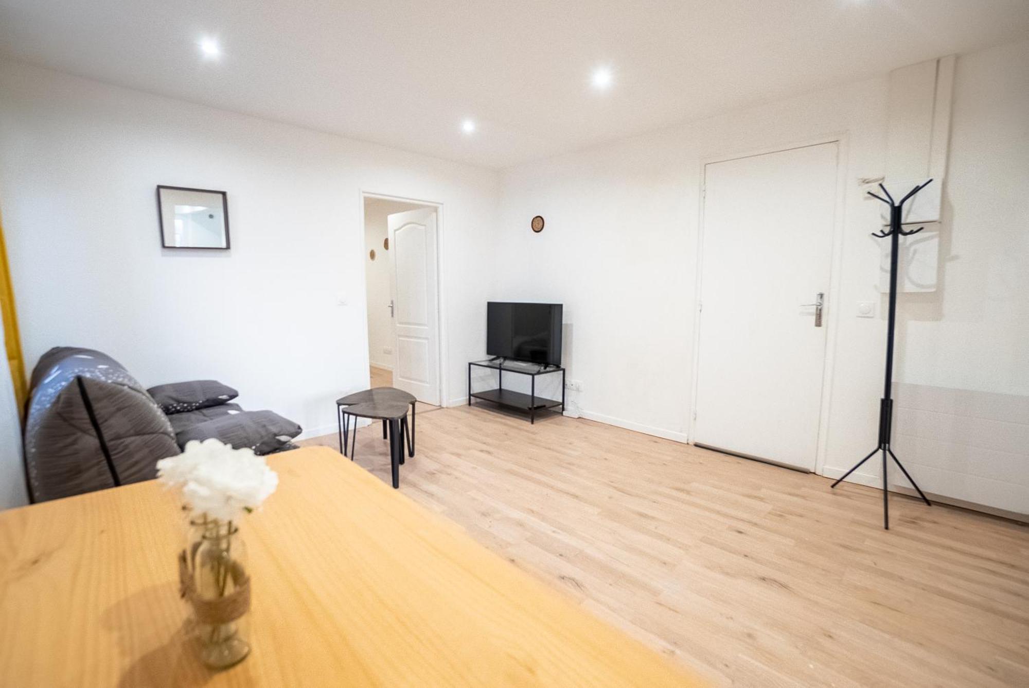 Budget Appart Avec Parking Au Centre-Ville Charleville-Mézières 外观 照片
