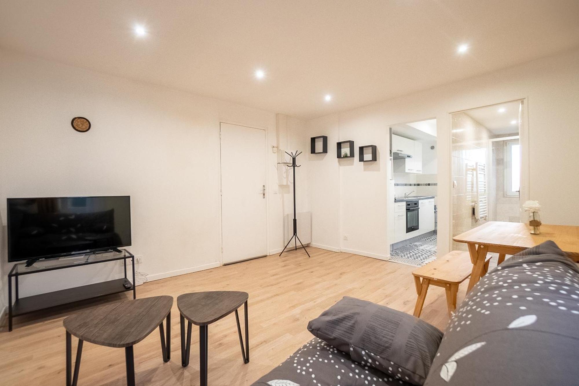 Budget Appart Avec Parking Au Centre-Ville Charleville-Mézières 外观 照片